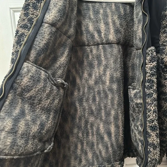 P.J.Salvage Faux Fur Jacket / Coat Size Medium - Picture 9 of 15